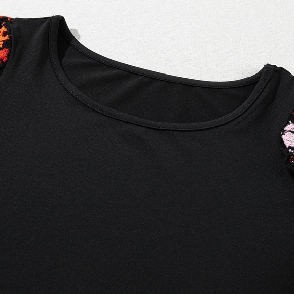 Black‎ Floral Crochet Short Sleeve Top - Picture 5 of 7
